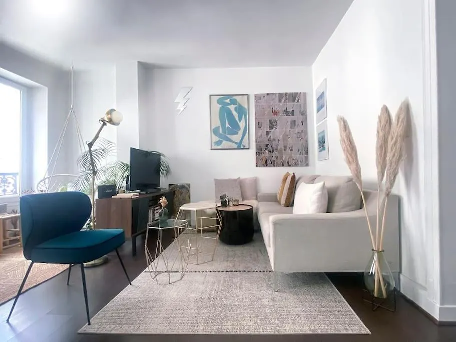 Arty & Charming Le Marais contacts