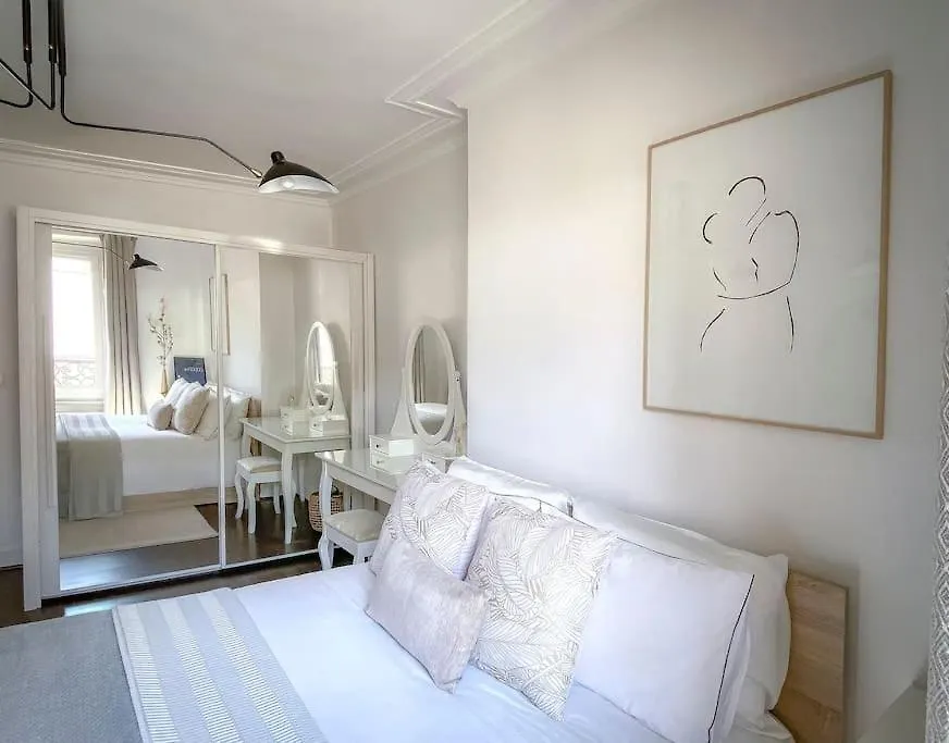 Arty & Charming Le Marais Apartment Paris
